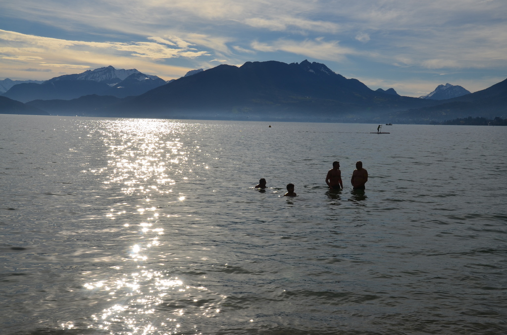 Baignade traditionnelle de début d'année dans le lac d'Annecy