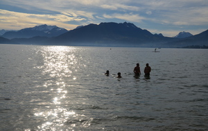 Baignade traditionnelle de début d'année dans le lac d'Annecy
